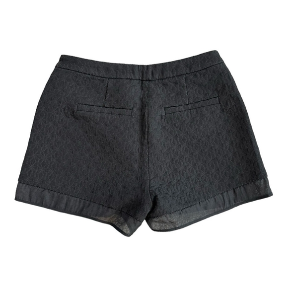 Women’s Shorts ETAM WEEKEND Black Textured Ruffled Bottom Line Cotton Shorts - Picture 4 of 5